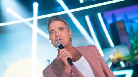 ¡Espectacular! Robbie Williams canta su última canción en El Hormiguero ¡Espectacular! Robbie Williams canta su última canción en El Hormiguero