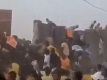 Imágenes de los enfrentamientos tras un partido en Guinea Imágenes de los enfrentamientos tras un partido en Guinea