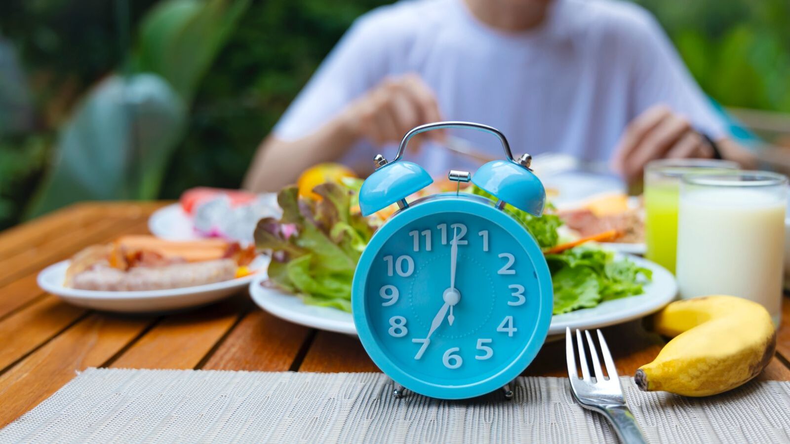 Comer tarde puede dificultar la pérdida de peso: por qué el horario de las comidas importa tanto como la dieta