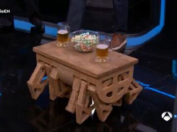 &iexcl;Una mesa que camina! Su inventor explica en El Hormiguero esta obra de arte de la ingenier&iacute;a y de la carpinter&iacute;a