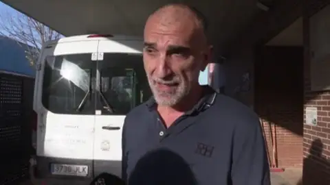 La historia del héroe de Algemesí Ramón recuerda cómo vivió la noche de la DANA en Algemesí: “No lo dudé. Cogí la furgoneta y acompañé a la Policía a realizar rescates”