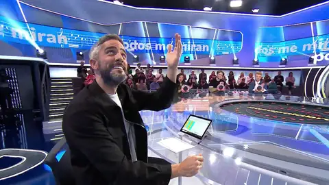 El troleo de Miguel Lago a Roberto Leal con uno de sus gestos más característicos El troleo de Miguel Lago a Roberto Leal con uno de sus gestos más característicos