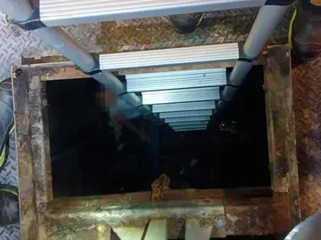 Rescatan a un joven dentro de un contenedor soterrado en Málaga Rescatan a un joven dentro de un contenedor soterrado en Málaga