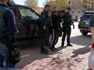 La Guardia Civil ha detenido a siete miembros de una organización criminal dedicada al robo de cajeros automáticos de sucursales bancariaS La Guardia Civil ha detenido a siete miembros de una organización criminal dedicada al robo de cajeros automáticos de sucursales bancariaS