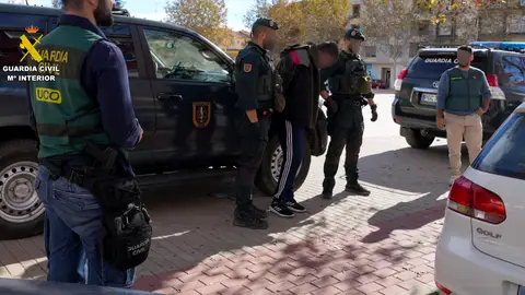 La Guardia Civil ha detenido a siete miembros de una organización criminal dedicada al robo de cajeros automáticos de sucursales bancariaS La Guardia Civil ha detenido a siete miembros de una organización criminal dedicada al robo de cajeros automáticos de sucursales bancariaS