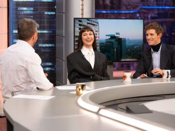 Revive la entrevista completa a Eddie Redmayne y Úrsula Corberó en El Hormiguero