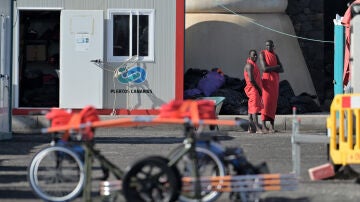 Llega un cayuco con 121 migrantes a El Hierro