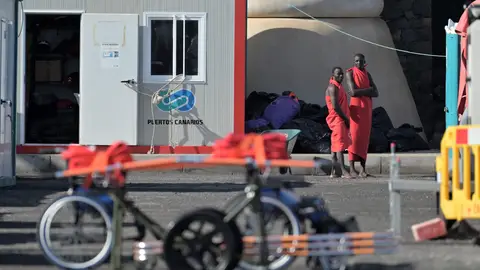 Llega un cayuco con 121 migrantes a El Hierro Llega un cayuco con 121 migrantes a El Hierro