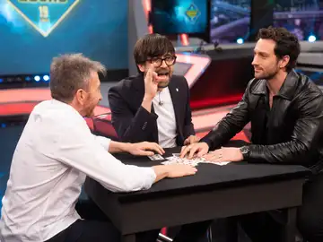 Luis Piedrahita deja asombrado a Aaron Taylor-Johnson con su increíble magia Luis Piedrahita deja asombrado a Aaron Taylor-Johnson con su increíble magia