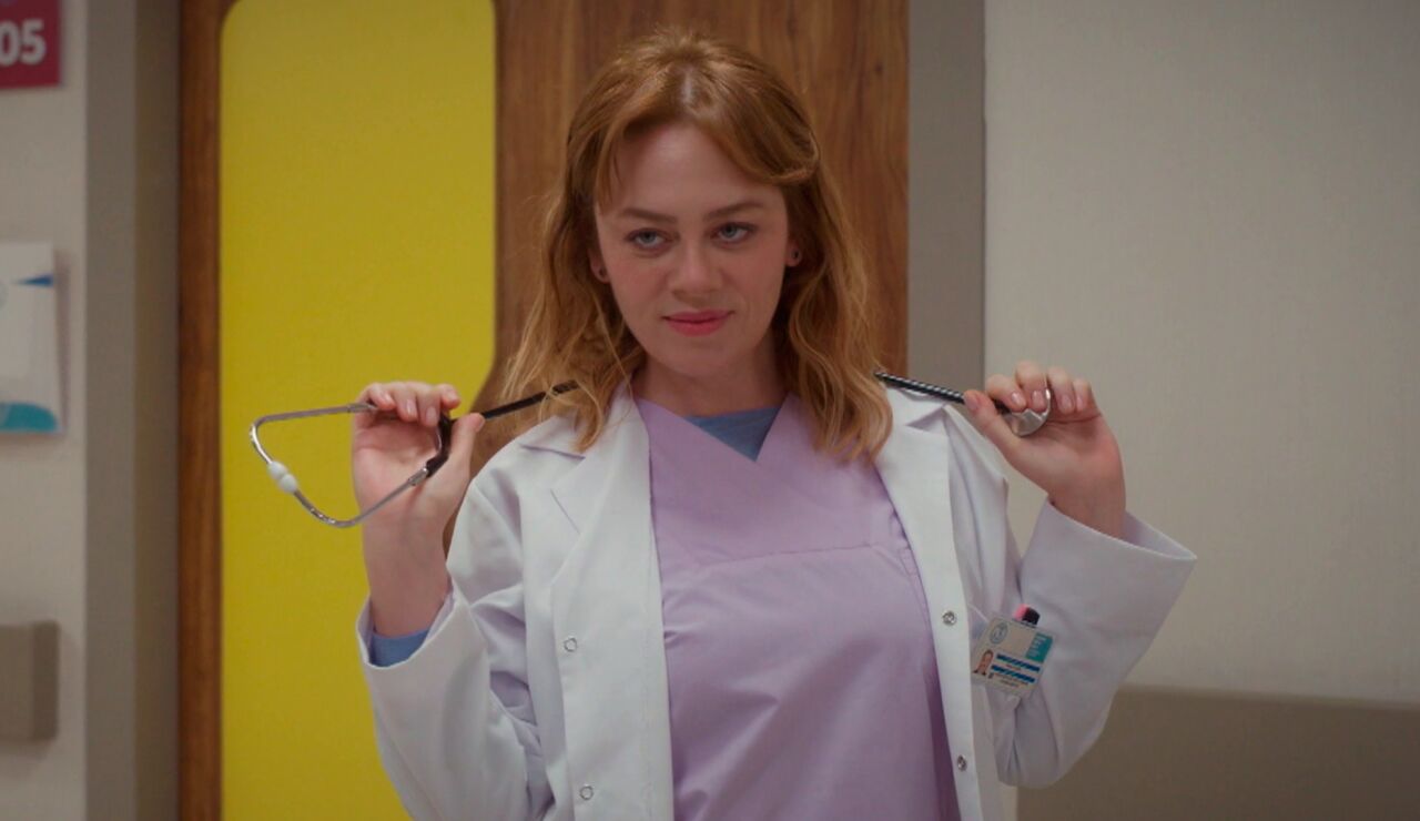 Un turno inolvidable: as&iacute; ha sido el primer d&iacute;a de Bahar como m&eacute;dica residente en el hospital