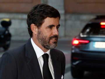 Antonio Matos en el funeral de Caritina Goyanes 