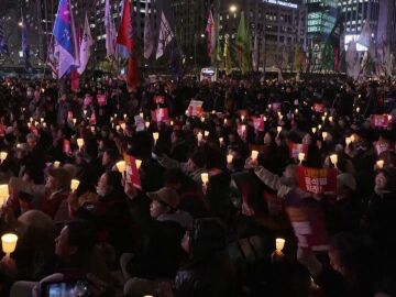 Protestas en Corea del Sur exigiendo la dimisión del presidente 