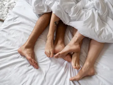 Pareja en la cama Pareja en la cama