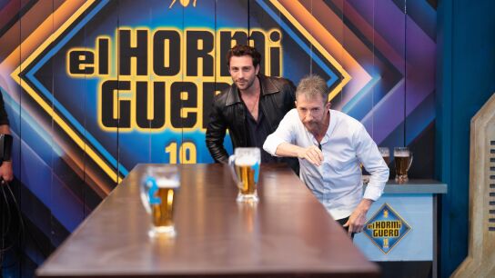 Pablo Motos desaf&iacute;a a Aaron Taylor-Johnson... &iexcl;con el gran reto de la cerveza!