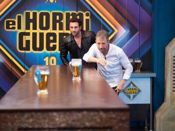 Pablo Motos desaf&iacute;a a Aaron Taylor-Johnson... &iexcl;con el gran reto de la cerveza!