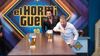 Pablo Motos desafía a Aaron Taylor-Johnson... ¡con el gran reto de la cerveza!