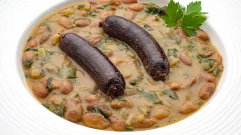 Alubias pintas con acelga y morcilla Alubias pintas con acelga y morcilla