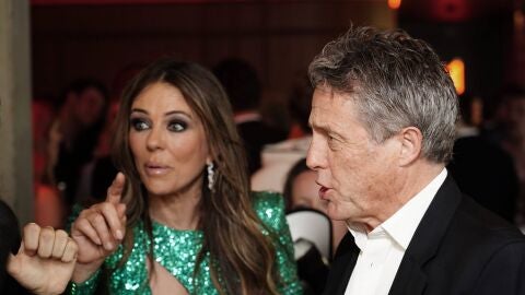 Elizabeth Hurley y Hugh Grant