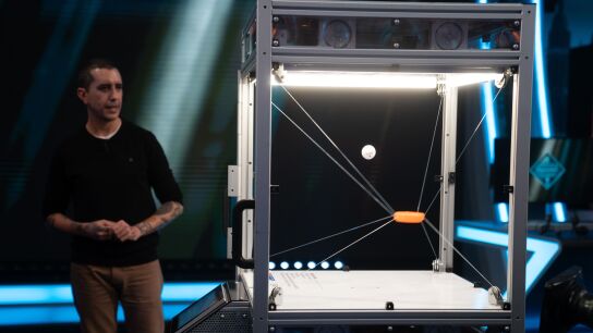 &iexcl;Un robot capaz de hacer malabares! El experimento que ha dejado at&oacute;nito a Aaron Taylor-Johnson
