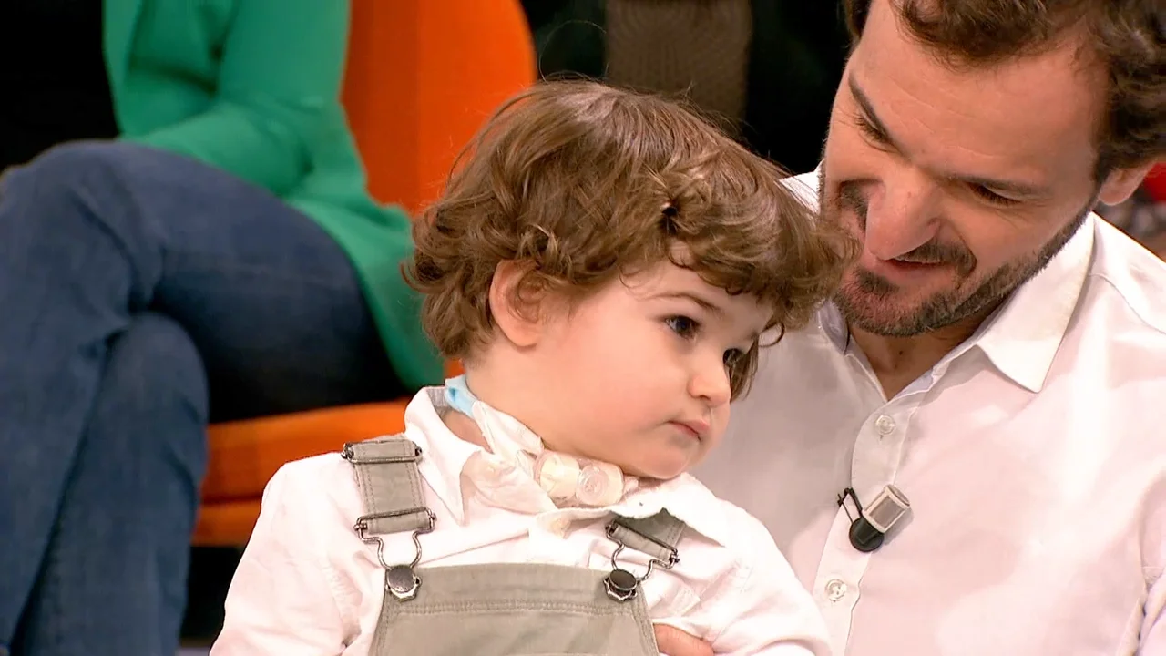 "Nuestro hijo deja de respirar cuando duerme": así conviven los padres de Álvaro con el síndrome de Odine