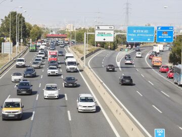 Varios vehículos en la A-4 en Madrid