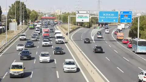 Varios vehículos en la A-4 en Madrid Varios vehículos en la A-4 en Madrid