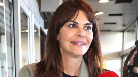María José Suárez en el aeropuerto María José Suárez en el aeropuerto