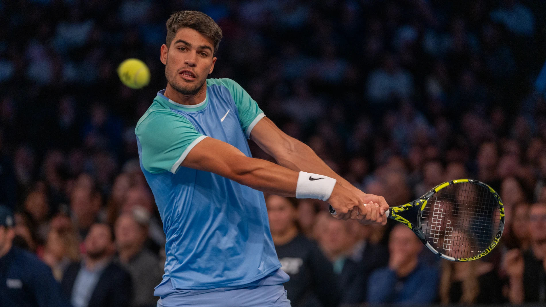 Alcaraz durante un partido de exhibición ante Shelton Alcaraz durante un partido de exhibición ante Shelton