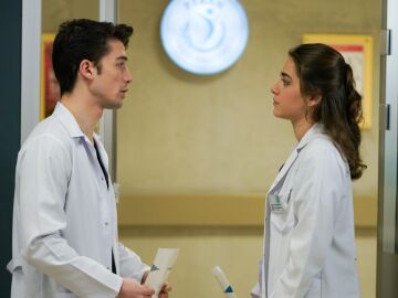 Seren y Aziz Uras: una historia de amor que se cocina a fuego lento en el hospital de Renacer
