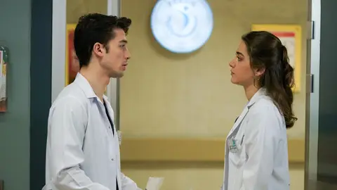 Seren y Aziz Uras: una historia de amor que se cocina a fuego lento en el hospital de Renacer Seren y Aziz Uras: una historia de amor que se cocina a fuego lento en el hospital de Renacer