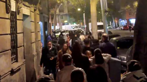 Colas por un piso en Barcelona Colas por un piso en Barcelona