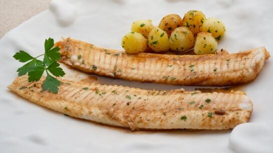 Receta de lenguado meuni&egrave;re con patatitas, de Karlos Argui&ntilde;ano: "Aqu&iacute; tienes un recet&oacute;n para estas navidades"