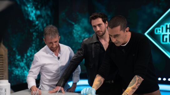 &iquest;Gusanos met&aacute;cios? El experimento que asombr&oacute; a Aaron Taylor-Johnson