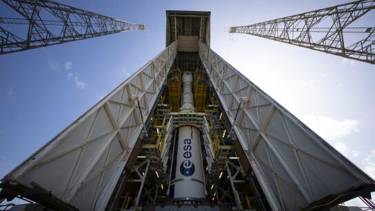 El cohete europeo Vega C, cargado con un nuevo sat&eacute;lite Sentinel-1