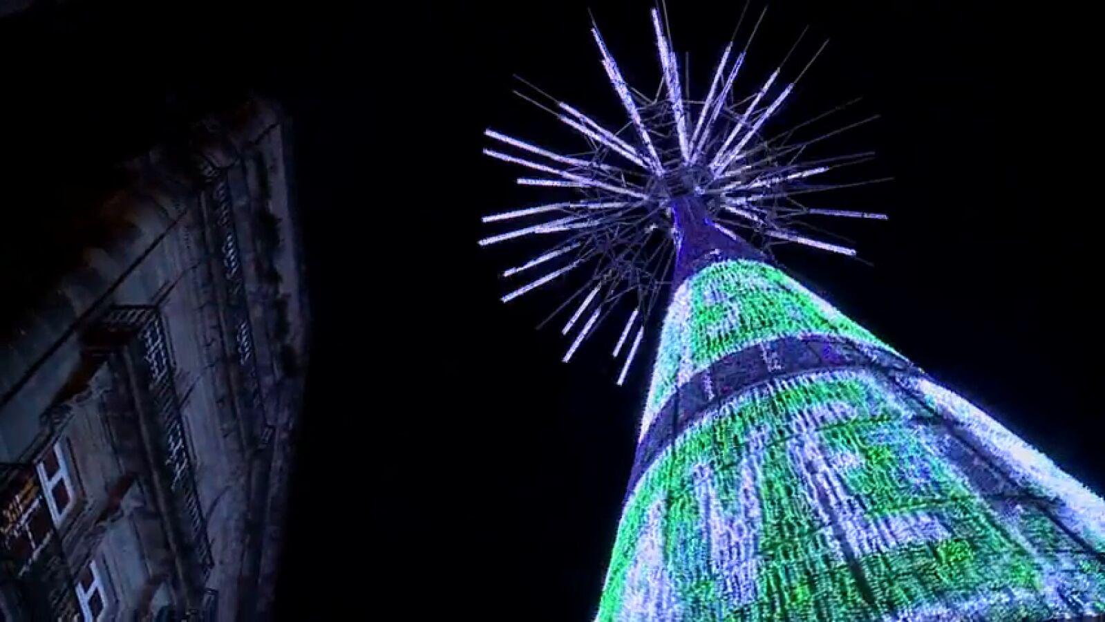 La Navidad en Vedra: El encendido de una casa que ilumina a todo un pueblo