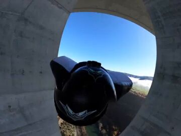 Javier Centeno en el puente de Millau