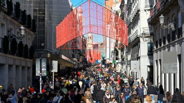 La calle Preciados abarrotada de gente este sábado en Madrid. 