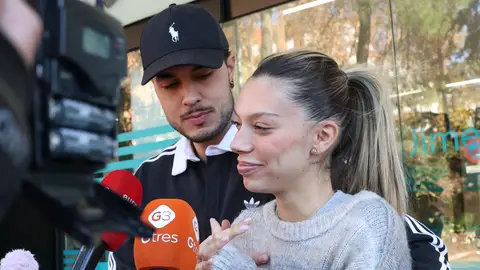 Carlo Costanzia y Alejandra Rubio hablan con los medios tras ser padres Carlo Costanzia y Alejandra Rubio hablan con los medios tras ser padres