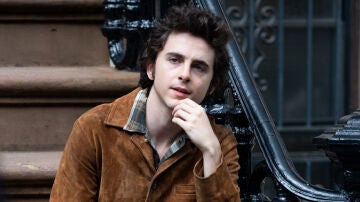 Timothée Chalamet como Bob Dylan en A Complete Unknown