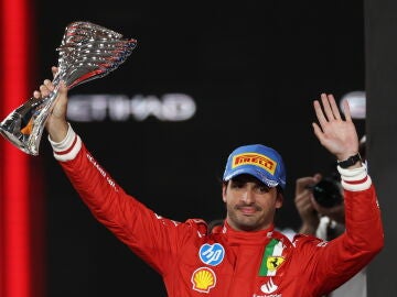 Carlos Sainz celebra su podio en el GP de Abu Dabi 