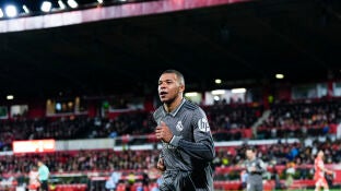 Mbapp&eacute; tras marcar un gol al Girona