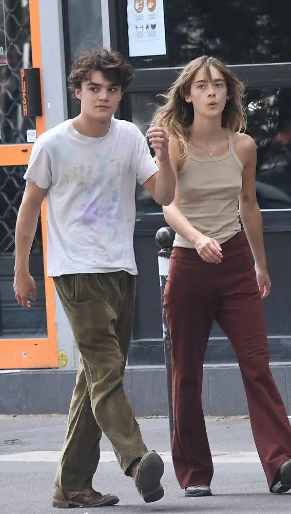 Jack Depp paseando por París Jack Depp paseando por París