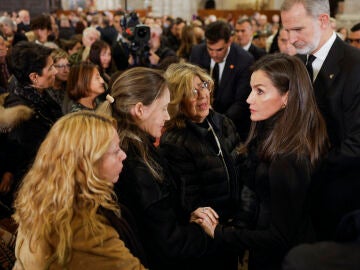 El rey Felipe VI y la reina Letizia durante el funeral por las víctimas de la DANA celebrado este lunes en la catedral de Valencia. 