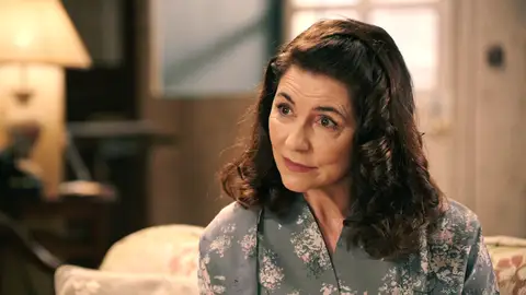 Digna intenta ganarse la confianza de Patricia para que deje de lado a los De la Reina Digna intenta ganarse la confianza de Patricia para que deje de lado a los De la Reina