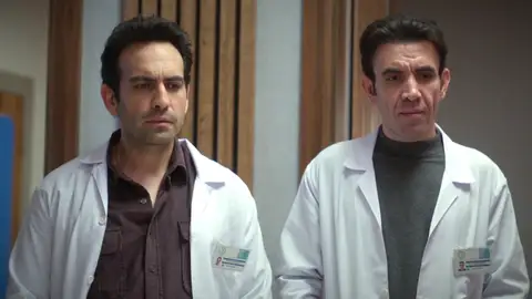 Timur y Evren, obligados a trabajar juntos, ¿lograrán entenderse? Timur y Evren, obligados a trabajar juntos, ¿lograrán entenderse?