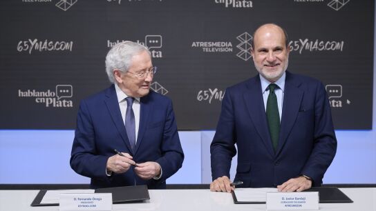  El consejero delegado de Atresmedia, Javier Bardaj&iacute;, y el presidente de 65ymas.Com, Fernando &Oacute;nega