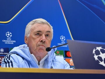 Carlo Ancelotti atiende a los medios de comunicación en Bérgamo