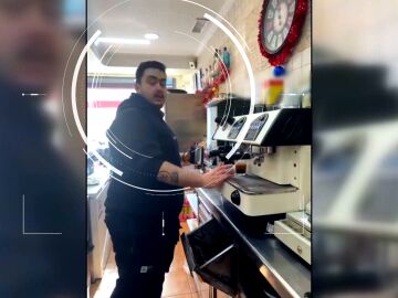 Juan, due&ntilde;o del bar