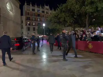 Gritos de "asesinos" a la salida del funeral por las víctimas de la DANA Gritos de "asesinos" a la salida del funeral por las víctimas de la DANA