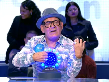 La reacción de Roberto Leal al convertirse en el estribillo de la canción de José Corbacho La reacción de Roberto Leal al convertirse en el estribillo de la canción de José Corbacho